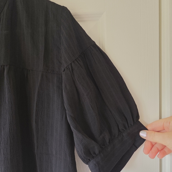 Rose +‎ Olive Blouse M Black Short Sleeves V Neck - Picture 5 of 7